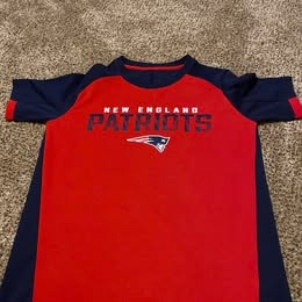 Boys New England Patriots Dri Fit Tshirt Size Medium 10/12